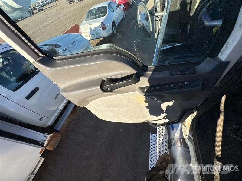 Mack 4500 L 6x4 Fuel and Lube Truck Tovornjaki cisterne