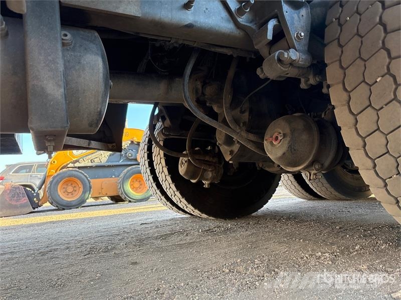 Mack 4500 L 6x4 Fuel and Lube Truck Tovornjaki cisterne