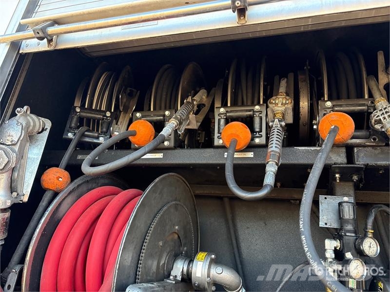 Mack 4500 L 6x4 Fuel and Lube Truck Tovornjaki cisterne
