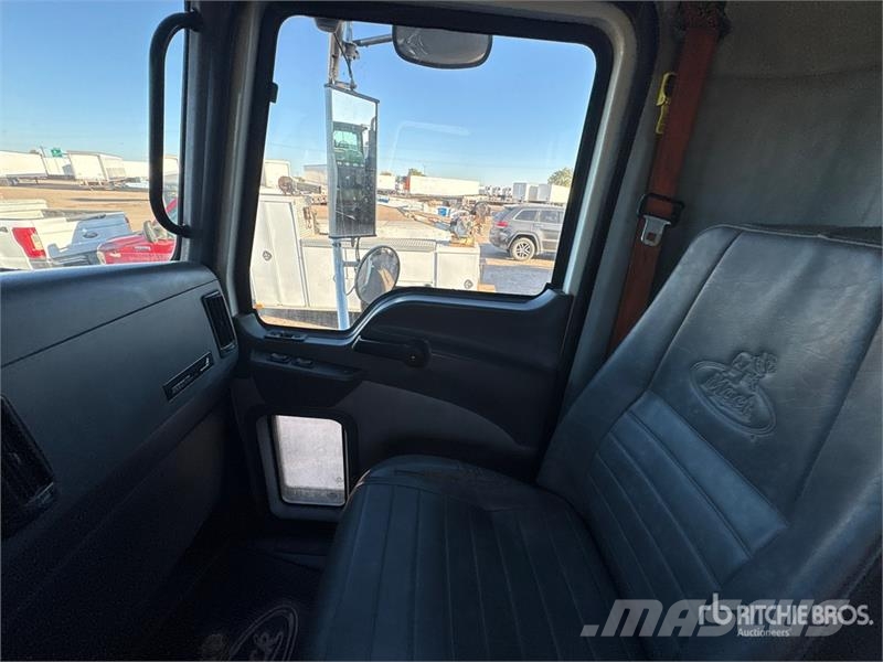 Mack 4500 L 6x4 Fuel and Lube Truck Tovornjaki cisterne