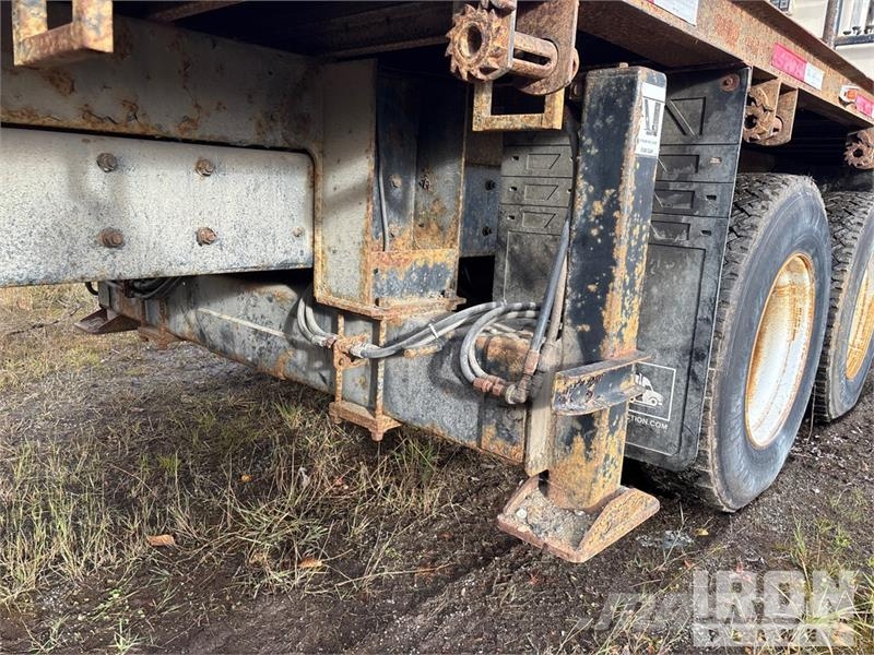 Mack 990 46000 lb Straight Boom on Mack RD690S 6x4 Boom Tovornjaki z žerjavom
