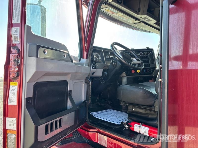 Mack AN64T 6x4 T/A Sleeper Truck Tractor Tegljači