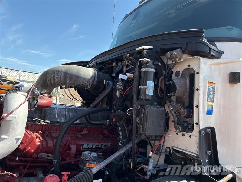 Mack AN64T 6x4 T/A Sleeper Truck Tractor Tracteur routier