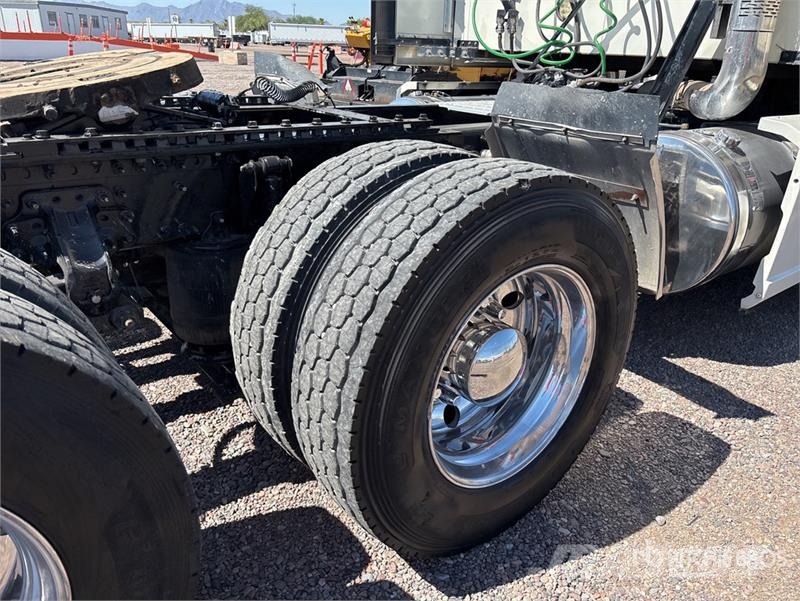 Mack AN64T 6x4 T/A Sleeper Truck Tractor Tracteur routier