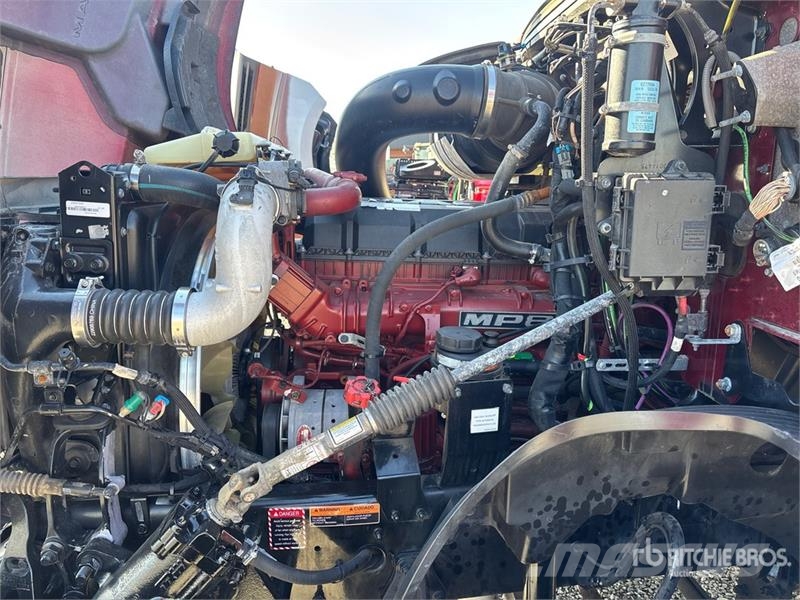 Mack AN64T 6x4 T/A Sleeper Truck Tractor Tegljači