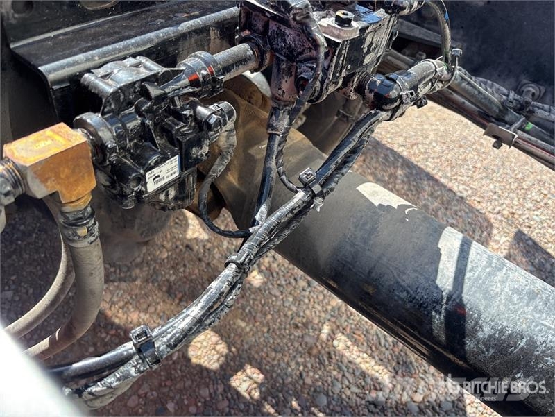 Mack AN64T 6x4 T/A Sleeper Truck Tractor Tracteur routier