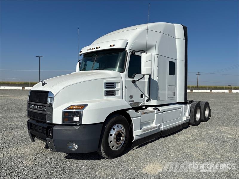 Mack AN64T 6x4 T/A Sleeper Truck Tractor Autotractoare
