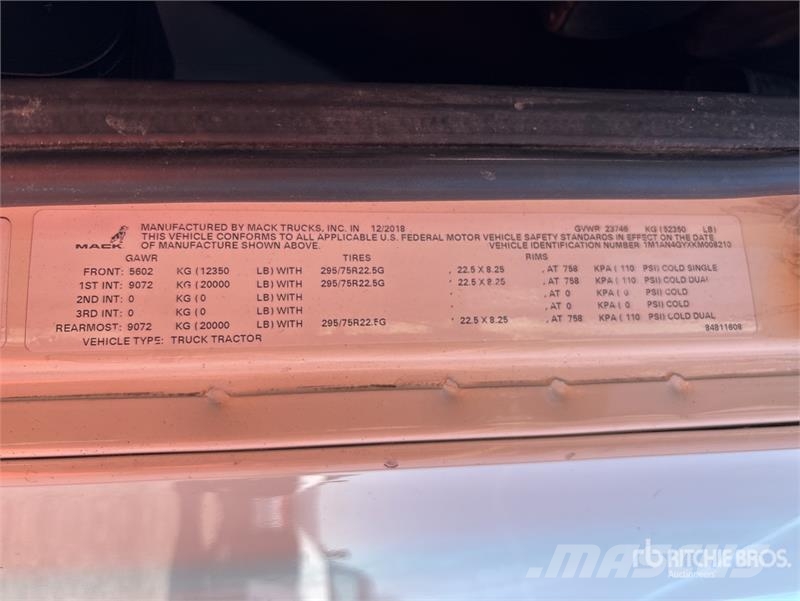 Mack AN64T 6x4 T/A Sleeper Truck Tractor Tracteur routier