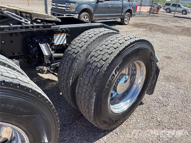 Mack AN64T 6x4 T/A Sleeper Truck Tractor Tracteur routier