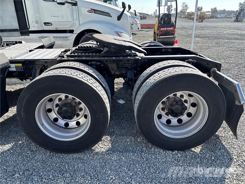 Mack AN64T 6x4 T/A Sleeper Truck Tractor Autotractoare