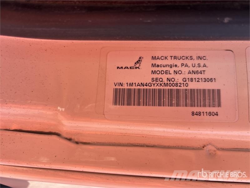 Mack AN64T 6x4 T/A Sleeper Truck Tractor Tracteur routier