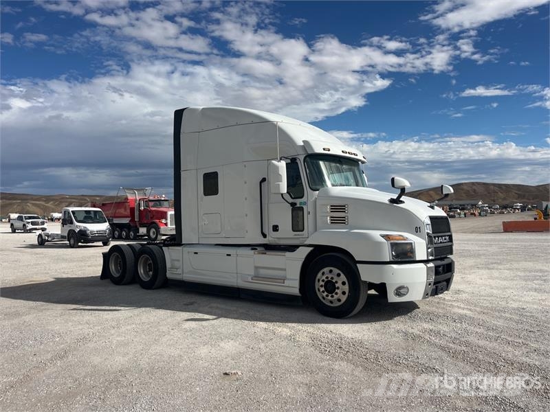 Mack Anthem 64T 6x4 T/A Sleeper Truck Tractor Camiones tractor