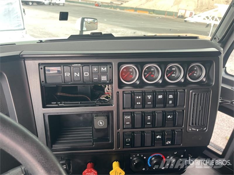 Mack Anthem 64T 6x4 T/A Sleeper Truck Tractor Camiones tractor