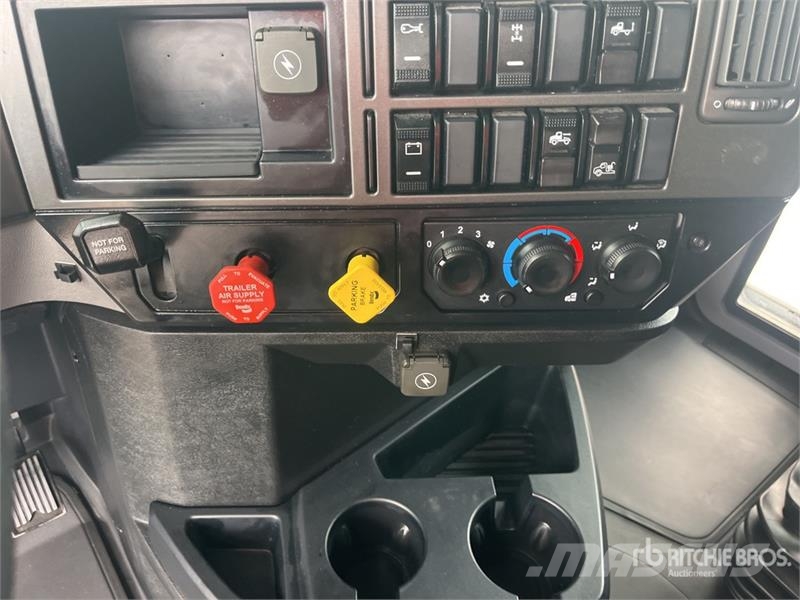 Mack Anthem 64T 6x4 T/A Sleeper Truck Tractor Camiones tractor