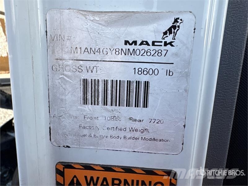 Mack Anthem 6x4 T/A Sleeper Truck Tractor Vilcēji