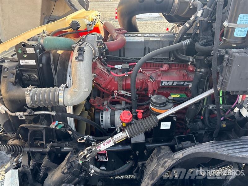 Mack Anthem 6x4 T/A Sleeper Truck Tractor Vilcēji