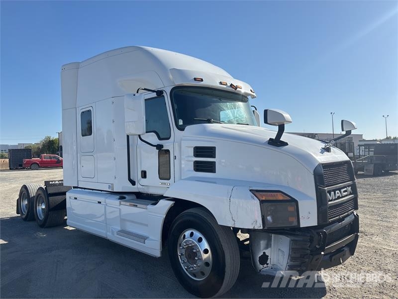 Mack Anthem 6x4 T/A Sleeper Truck Tractor Vlačilci