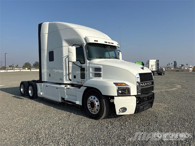Mack Anthem 6x4 T/A Sleeper Truck Tractor Vilcēji