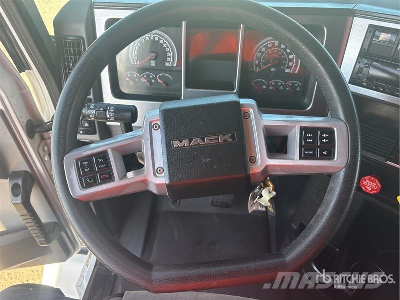 Mack Anthem 6x4 T/A Sleeper Truck Tractor Vlačilci