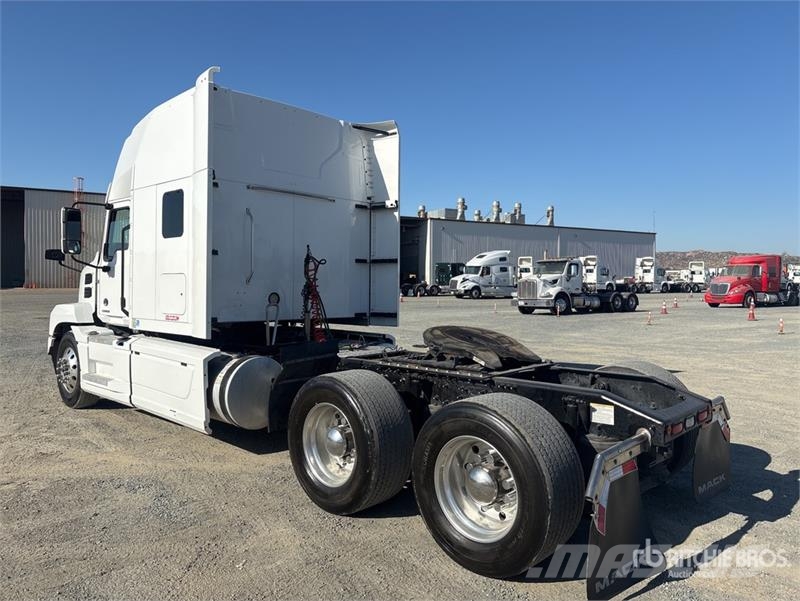 Mack Anthem 6x4 T/A Sleeper Truck Tractor Vlačilci