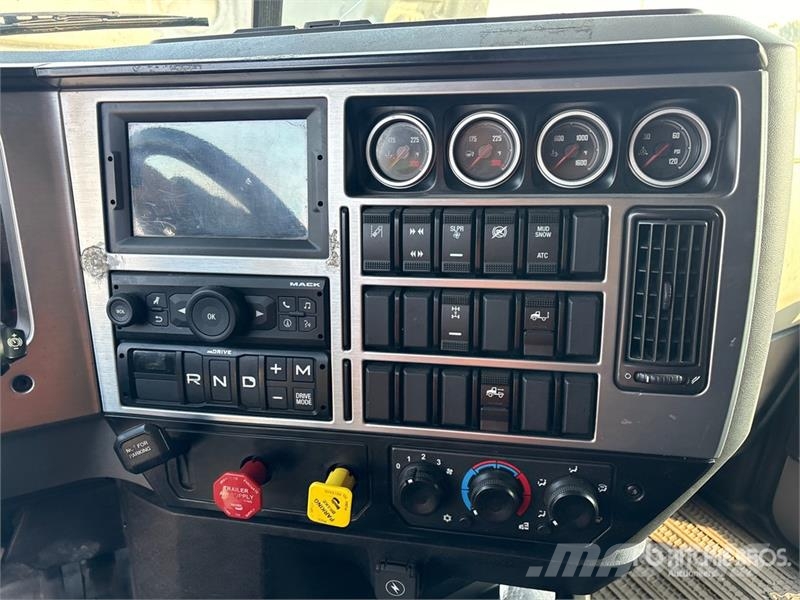 Mack Anthem 6x4 T/A Sleeper Truck Tractor Vilcēji