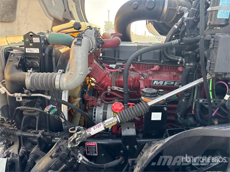 Mack Anthem 6x4 T/A Sleeper Truck Tractor Vilcēji