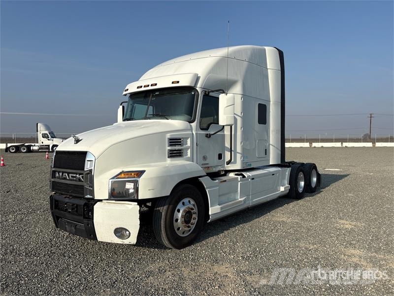 Mack Anthem 6x4 T/A Sleeper Truck Tractor Vilcēji