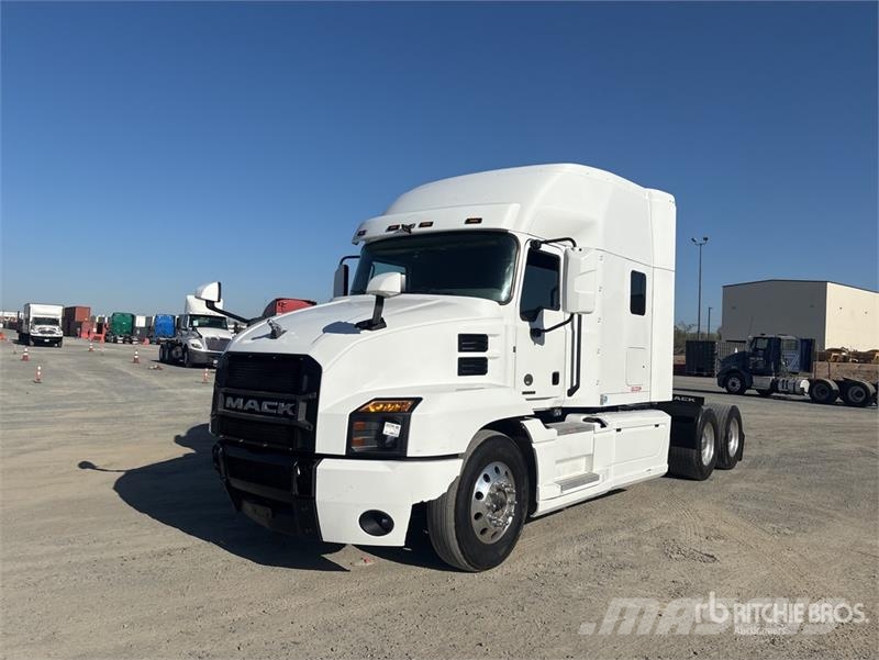 Mack Anthem 6x4 T/A Sleeper Truck Tractor Vlačilci