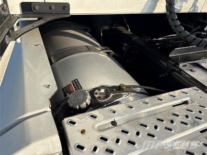 Mack Anthem 6x4 T/A Sleeper Truck Tractor Vilcēji