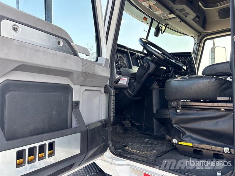 Mack Anthem 6x4 T/A Sleeper Truck Tractor Vilcēji