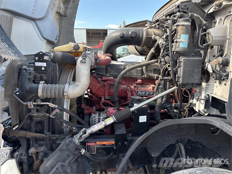 Mack Anthem 6x4 T/A Sleeper Truck Tractor Vlačilci