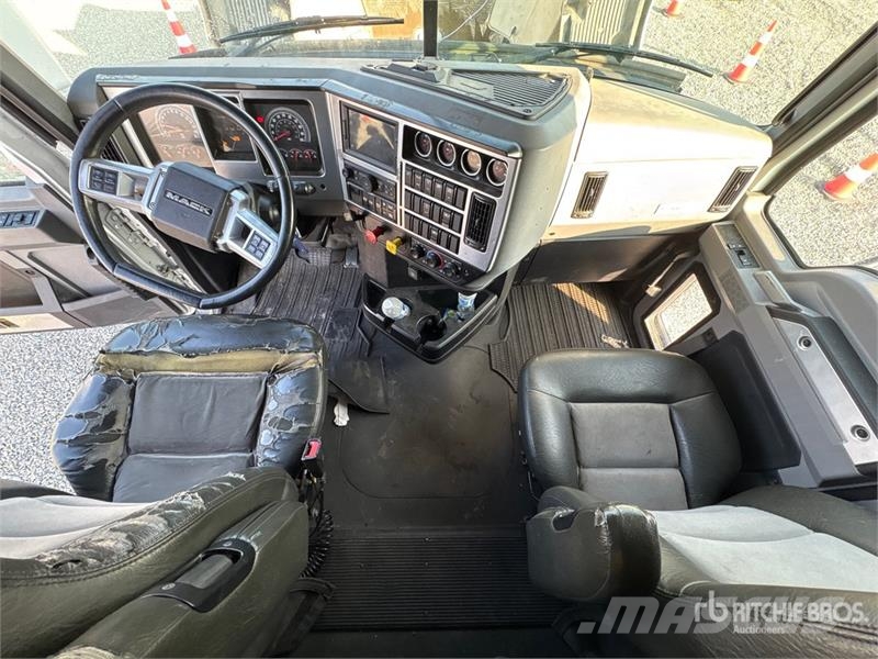 Mack Anthem 6x4 T/A Sleeper Truck Tractor Vilcēji