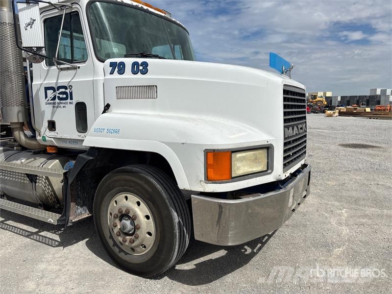 Mack CH613 Autotractoare