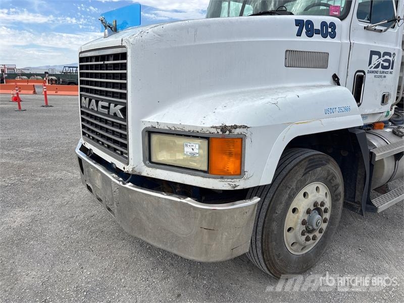 Mack CH613 Autotractoare
