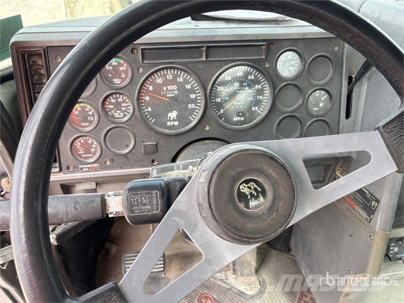 Mack CH613 Autotractoare