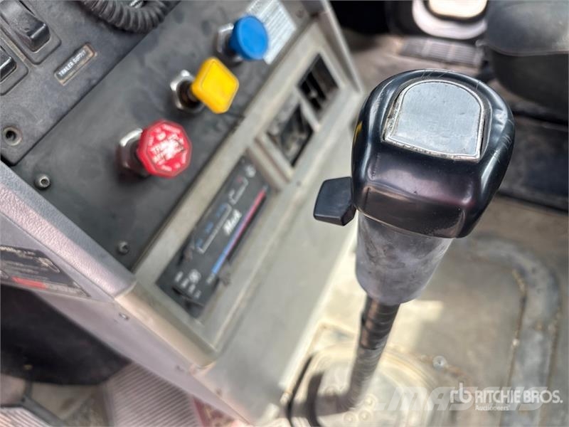 Mack CH613 Autotractoare