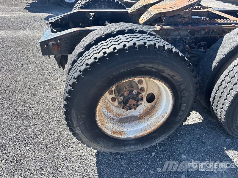 Mack CX613 وحدات الجر