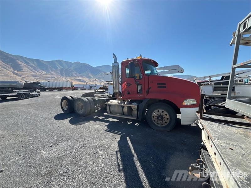 Mack CX613 وحدات الجر