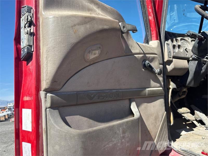 Mack CX613 وحدات الجر