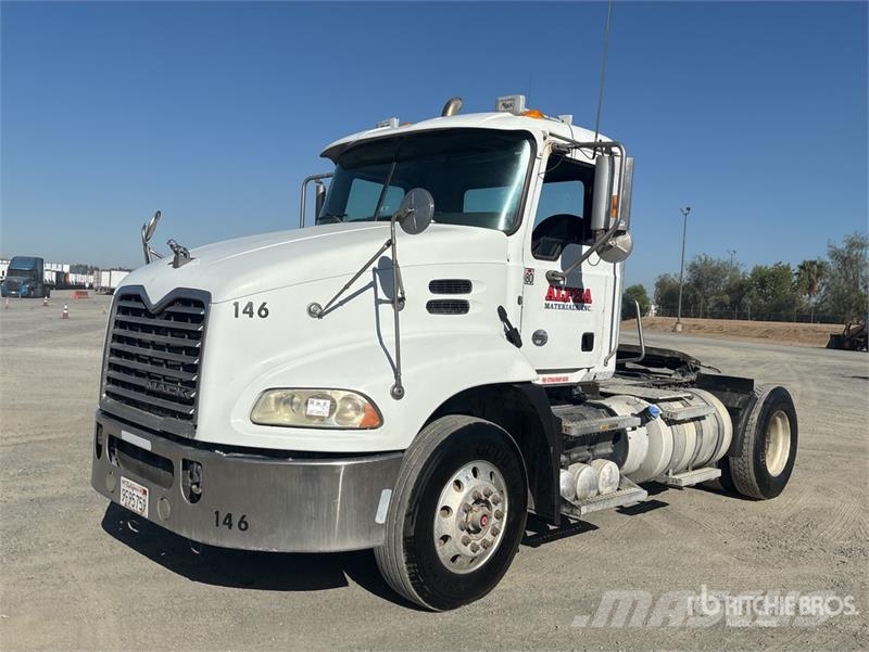 Mack CXU612 Nyergesvontatók