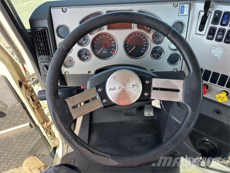 Mack CXU612 曳引機組件