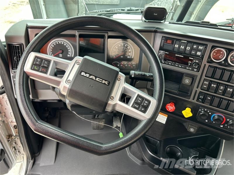 Mack GR64FT 6x4 Granite Roll-Off Truck Kravas automašinas konteineru vedeji