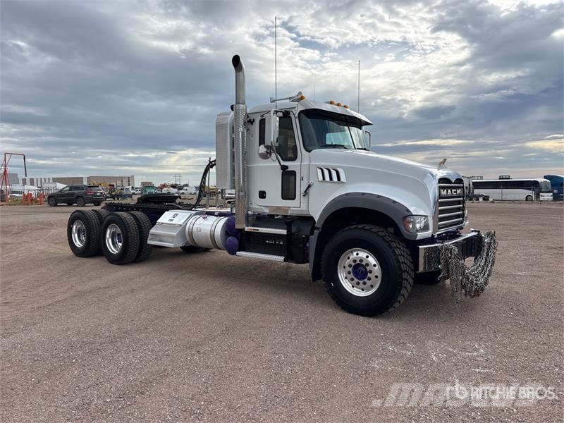 Mack GR64FT 6x4 Heavy Haul T/A Day Cab Truck Tractor 曳引機組件