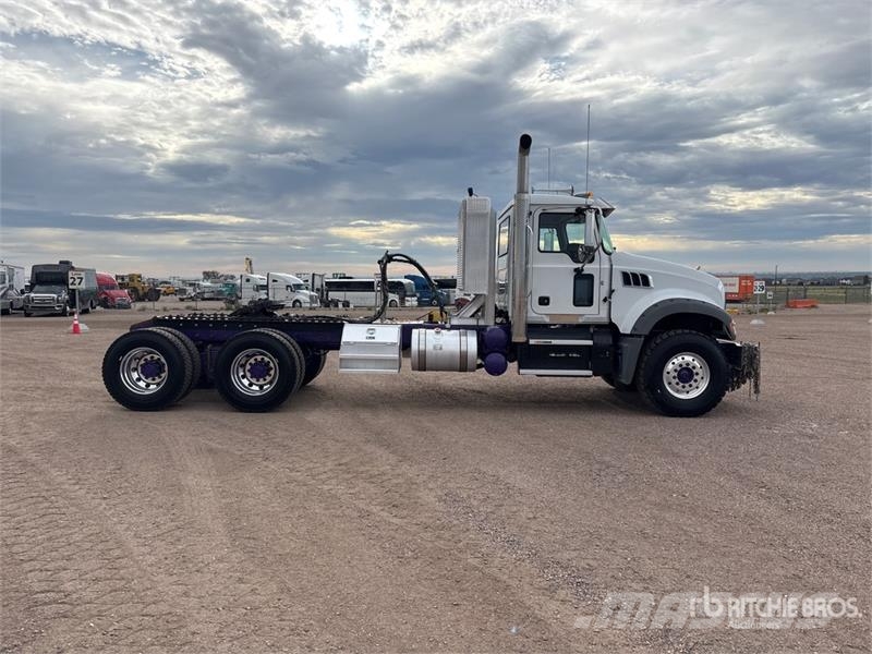 Mack GR64FT 6x4 Heavy Haul T/A Day Cab Truck Tractor 曳引機組件