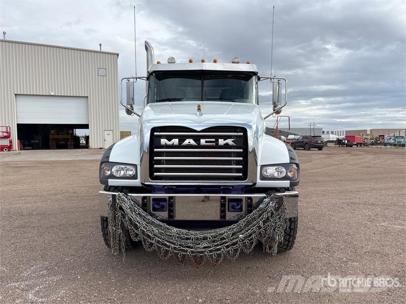Mack GR64FT 6x4 Heavy Haul T/A Day Cab Truck Tractor 曳引機組件
