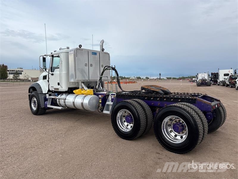 Mack GR64FT 6x4 Heavy Haul T/A Day Cab Truck Tractor 曳引機組件