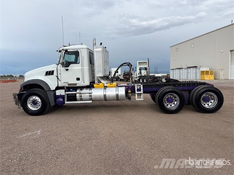Mack GR64FT 6x4 Heavy Haul T/A Day Cab Truck Tractor 曳引機組件
