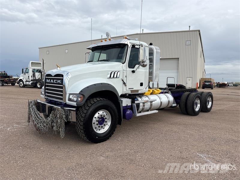 Mack GR64FT 6x4 Heavy Haul T/A Day Cab Truck Tractor 曳引機組件