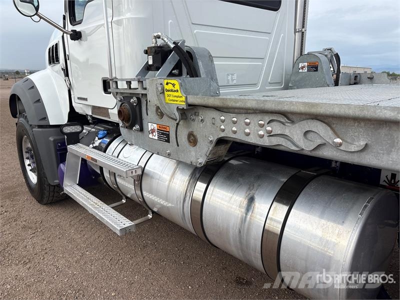 Mack GR64FT 6x4 Heavy Haul Roll-Off Truck Komunalni tovornjaki