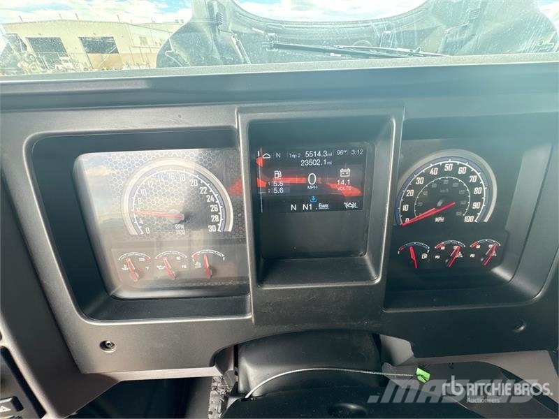Mack GR64FT 6x4 T/A Day Cab Truck Tractor وحدات الجر